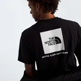 Camiseta negra de manga corta con logo de The North Face en la espalda, dentro de un cuadrado blanco, y la frase "Never Stop Exploring" debajo.