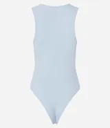 Body color marrón, sin mangas, con cuello halter y cierre en la entrepierna.