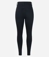 Pantalón de sarga negro, modelo skinny, con cintura alta, trabillas en la cintura y bolsillos.