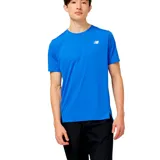 Remera de running azul con logo de New Balance estampado en el pecho. Confeccionada en poliéster ligero con tecnología NB DRYx para controlar la humedad.