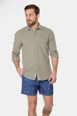 Short de baño clásico azul con estampado de palmeras, con cintura elástica y cordón regulable, dos bolsillos laterales y suspensor de malla fina.