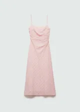 Vestido midi con estampado de cuadros rosa y blanco, tirantes finos, escote cuadrado y corte ajustado.