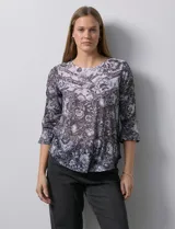 Blusa de modal estampado con calado floral, marca Ruby Rd. Manga ¾ con aplique en crochet y terminación amplia.