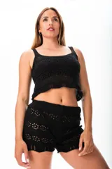 Short de crochet negro con cintura elástica.