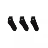 Pack de tres pares de medias Nike Everyday Lightweight de corte tobillero, color negro con logo blanco.