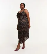 Vestido midi de tela satinada con estampado abstracto, escote drapeado, breteles medianos, bajo asimétrico y cierre lateral.