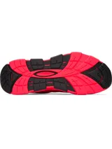 Zapatillas deportivas Under Armour modelo Halo Trainer, color fucsia con detalles en rojo y suela negra. Presentan tecnología HOVR para amortiguación y parte superior SpeedForm sin costuras.