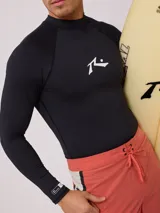 Remera de surf Rusty de manga larga, color negro con logo blanco en el pecho.