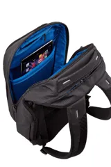 Mochila Thule Crossover 2 de 30 litros, color azul con detalles en negro. Cuenta con compartimentos organizadores, bolsillo SafeZone resistente a golpes, PowerPocket para cables y bolsillo con bloqueo RFID. Tiene dos fundas de almacenamiento para una computadora portátil de 15,5" o una tableta de 10,1". Fabricada con materiales ligeros y resistentes a la intemperie.