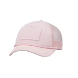 Gorra rosa de visera curva, con logo de Nike bordado en el panel frontal y paneles traseros de malla. Cuenta con tecnología Dri-FIT.