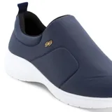 Championes deportivos casuales Usaflex Larisa color piel con suela blanca.