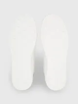 Zapatillas urbanas Calvin Klein modelo Classic Cupsole, color blanco. Confeccionadas en cuero, con ajuste de cordones, interior de espuma y forro de malla de poliéster.