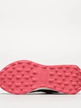 Zapatillas urbanas Tommy Jeans modelo New Runner, color negro con detalles en rosa y blanco. Confeccionadas en piel, textil y material sintético.