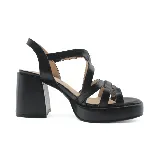 Sandalias blancas de cuero sintético con plataforma y tacón cuadrado. Diseño con tiras cruzadas y hebilla ajustable en el tobillo.