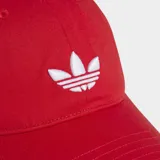 Gorro Adidas Adicolor Classic Trefoil Baseball, color rojo con logo bordado en blanco.