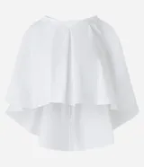 Blusa sin breteles de tricolina blanca, con pliegue delantero y modelo amplio.