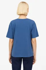 Remera blanca de algodón con estampado de limones, una taza y la frase "Lemon Tarte" en color rosa.