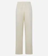 Pantalón deportivo recto color amarillo pastel, de media malla, con cintura elástica, bolsillos laterales y abertura en el ruedo.