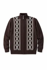 Campera de punto color marrón con diseño de guarda pampa en blanco. Presenta cuello alto, cierre frontal completo y puños y cintura acanalados.