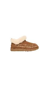 Pantuflas UGG Mini Alpine color marrón con interior de piel sintética color crema y costuras decorativas en contraste.