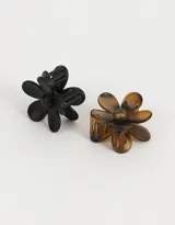 Set de dos broches para el pelo con forma de flor: uno negro y otro carey.