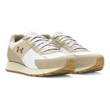 Zapatillas Under Armour W Essential Runner, color blanco con detalles en gris y suela color caramelo.