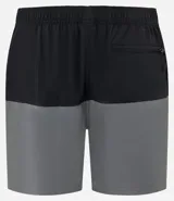 Bermuda de baño masculina confeccionada en microfibra, con cintura elástica, cordón ajustable, bolsillos laterales y trasero con cremallera, y estampado bicolor.