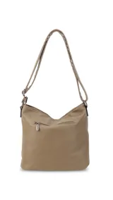 Cartera bandolera color marrón, con división al medio, cierre metálico frontal y trasero, además de correa regulable.