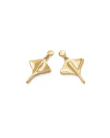 Par de aros colgantes con forma de mantarraya, hechos de aleación de metales bañados en oro de 18k.