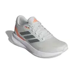 Championes de running Adidas Runfalcon 5 para mujer, color blanco con detalles en gris oscuro y coral/naranja. Presentan malla transpirable, las tres franjas características de Adidas en gris oscuro y entresuela con tecnología Cloudfoam.