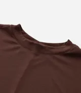 Blusa tipo muscle tee color turquesa, hecha en ribana de viscosa y poliéster, con escote redondo y sin sisas.