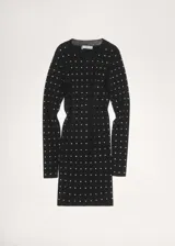 Vestido corto de punto fino color negro, con cuello perkins, diseño entallado y detalle de strass.