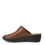 Zuecos de cuero color marrón whisky, con suela de goma negra.