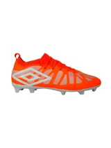 Championes de fútbol Umbro Beat HG, color naranja con detalles en blanco.