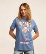 Remera celeste de algodón con estampa de Woody de Toy Story.