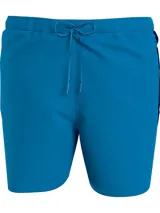 Short de baño celeste de nailon reciclado, con cintura elástica ajustable con cordón y logo de Tommy Hilfiger en el lateral.