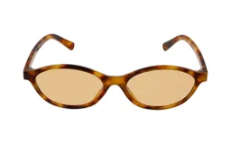 Lentes de sol Huesca modelo Atenas, con montura de carey y lentes color miel.