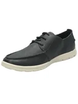 Zapato náutico casual de cuero azul marino con cordones y suela de goma color crema. El cuero proviene de una curtiduría sostenible con certificación ecológica de «ORO».