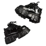 Botines negros de ecocuero con plataforma de goma.