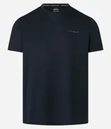 Remera deportiva celeste de poliéster con tecnología Dry, cuello redondo, manga corta y estampa reflectiva con lettering en el frente y la espalda.