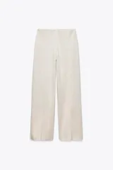 Pantalón de tiro alto color beige, con cintura elástica y pierna recta.