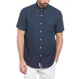 Camisa de manga corta azul marino confeccionada en lino, con cuello abotonado, cierre frontal con botones blancos, bolsillo en el pecho y corte clásico.