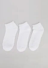 Pack de tres pares de medias de tobillo color negro, confeccionadas en algodón reciclado, poliéster y elastano.