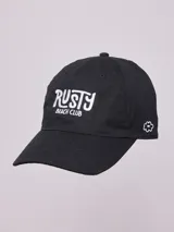 Gorra negra de lona con logo bordado 'Rusty Beach Club' en blanco en el frente y flor bordada en el lateral.