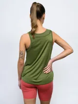 Musculosa deportiva negra de poliéster con logo Umbro estampado en el pecho.