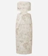 Vestido midi de bengalina con estampado manchado, escote recto sin breteles, detalle de recortes laterales, lastex en la espalda, cremallera y encaje.