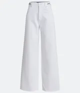 Pantalón wide leg blanco de sarga con detalle metalizado en formato de estrella en la cintura.