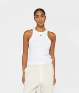 Musculosa blanca de algodón con corte entallado, cuello redondo acanalado y logo de minirayas en el pecho.