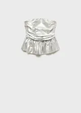 Top plateado metalizado, palabra de honor, con detalle fruncido y corte peplum.