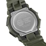 Reloj digital Casio G-Shock GD010-3DR con caja y correa de resina color verde militar. Cuenta con resistencia al agua 200 metros, cronómetro, temporizador, alarma, calendario automático y luz LED.
